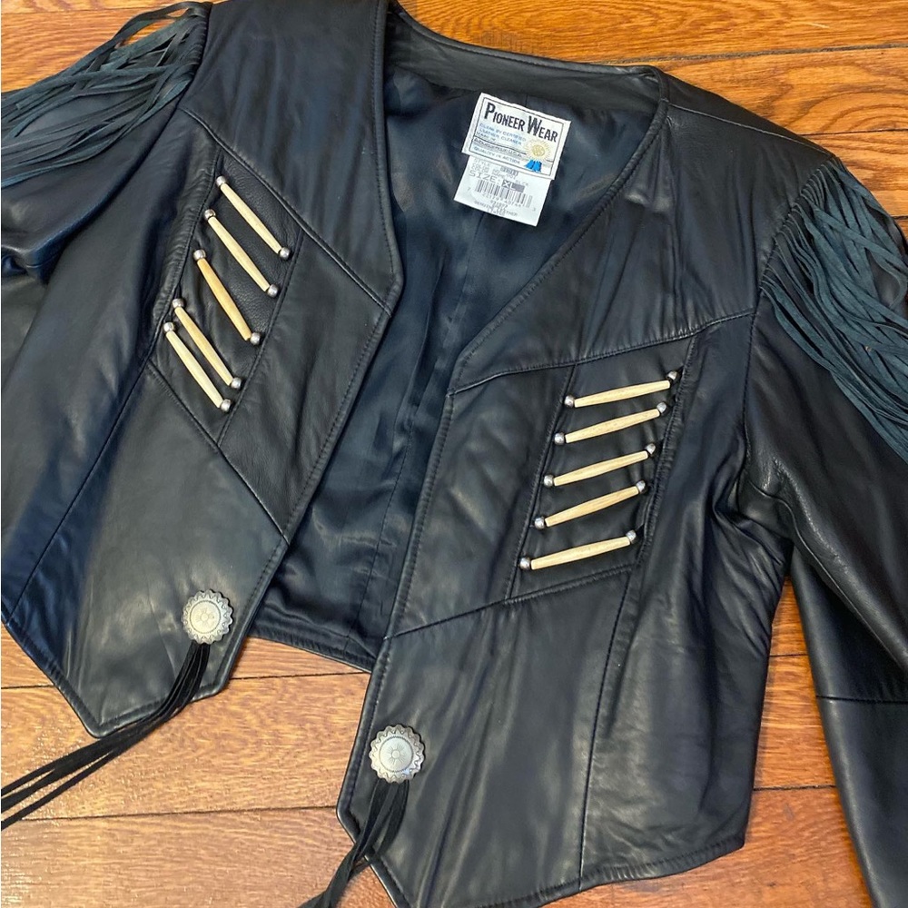Vintage Pioneer Wear Black
Leather Western Fringe Jacket